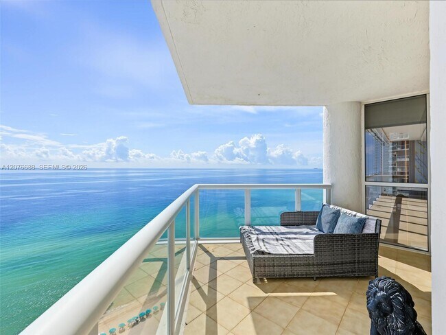 Building Photo - 16425 Collins Ave