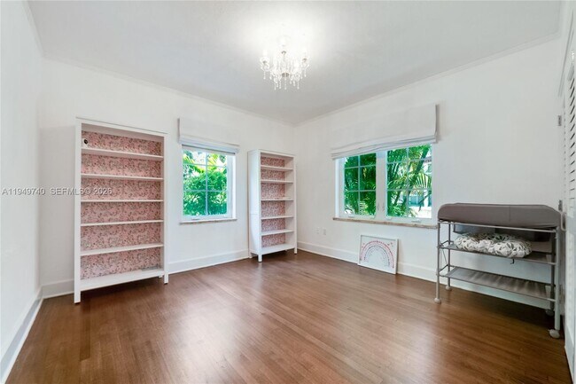 Building Photo - 512 Majorca Ave