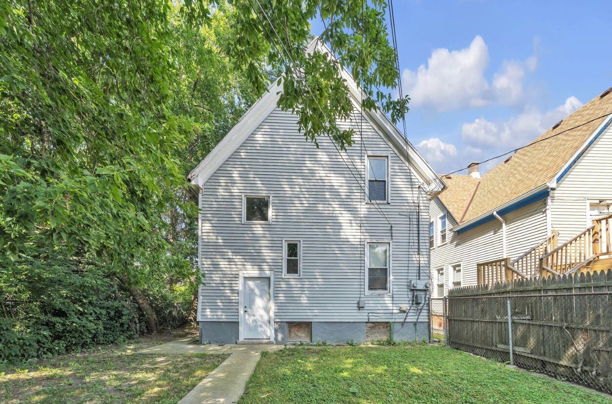 Building Photo - 2932 N Holton St