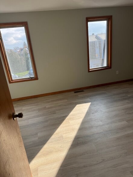 Building Photo - 410 Farmington Ave