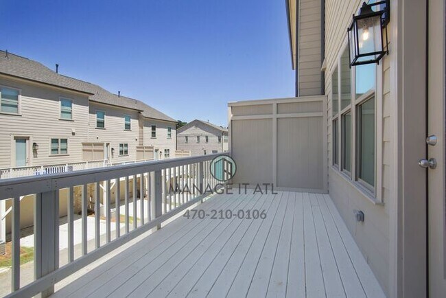 Building Photo - Modern 3-level Townhome featuring 4 bedrooms and 3 1/2 baths