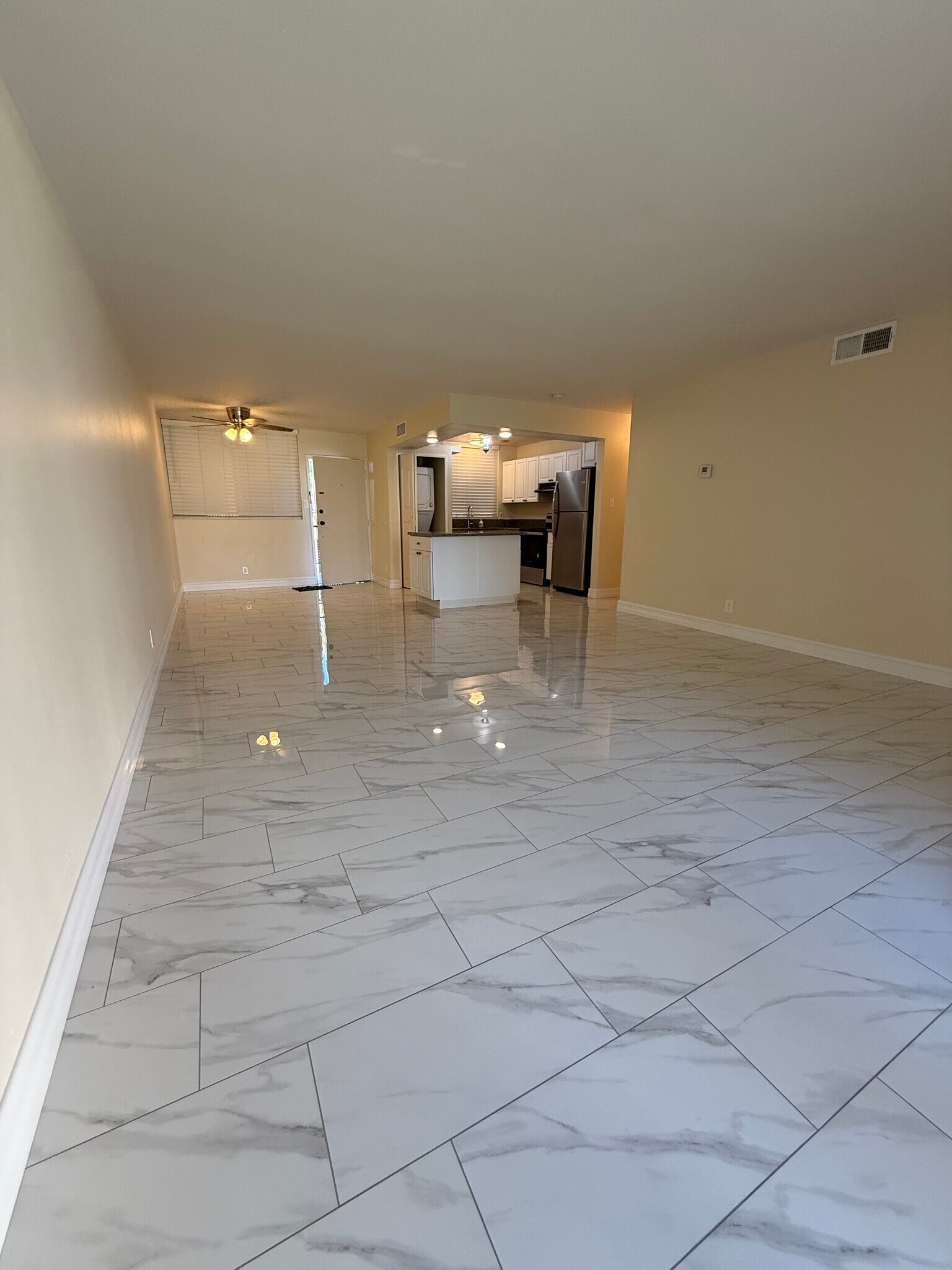 Building Photo - 6979 Palm Ct