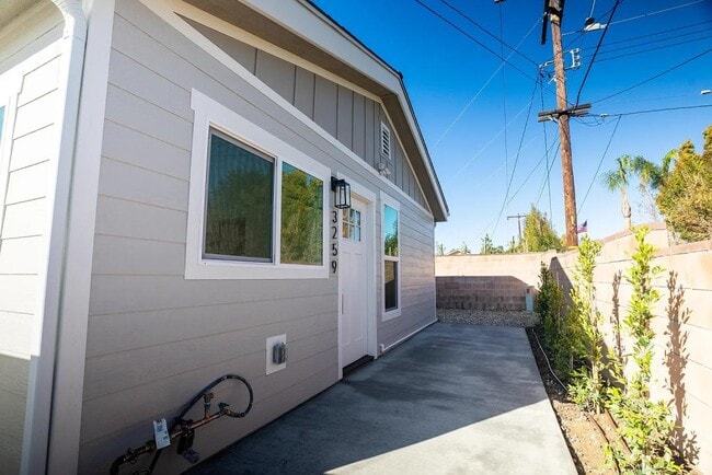 Building Photo - 3259 Cole Ave