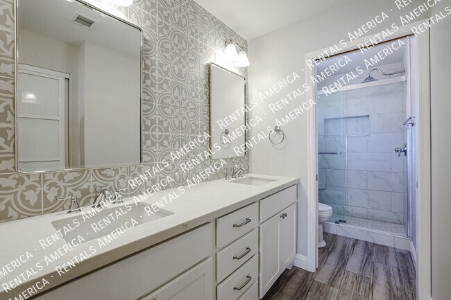 Building Photo - 10534 E Mercer Ln