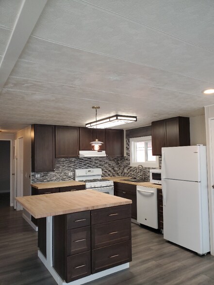 Building Photo - 2401 E Southern Ave