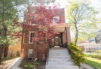 Building Photo - 2037 W Estes Ave