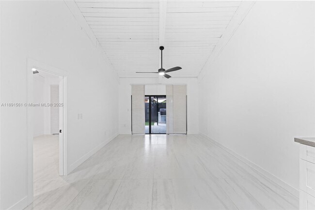Building Photo - 10250 Oleander Ct