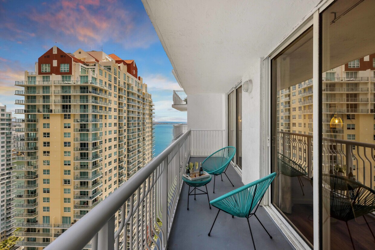 Building Photo - 1200 Brickell Bay Dr