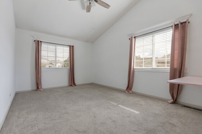 Building Photo - 122 Creston Cir