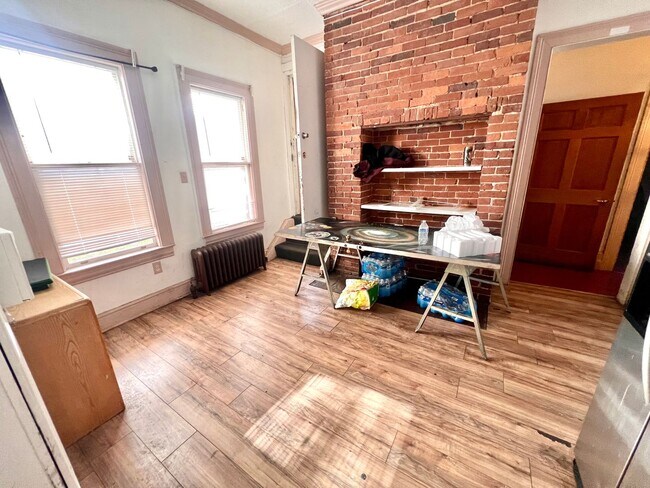 Building Photo - 259-261 N. Dithridge Street (Full Service)