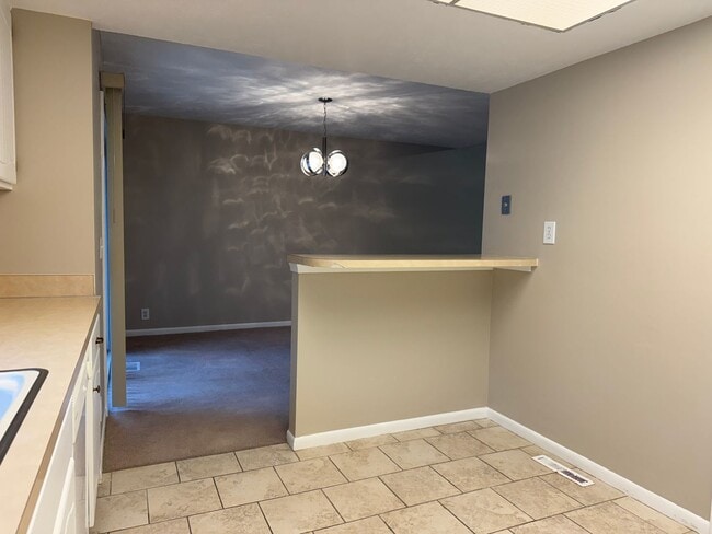 Building Photo - Updated Townhome in Willow Wood Near 120th & Blondo!