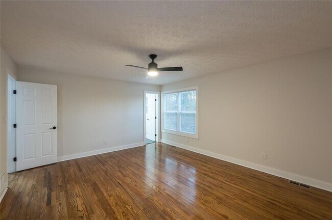 Building Photo - 237 Park Ave