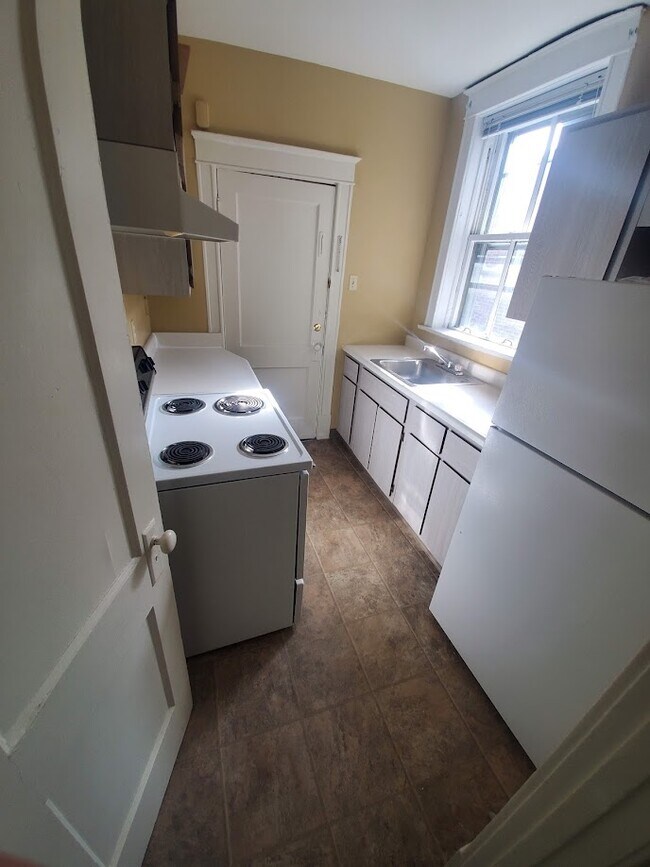 Building Photo - 921 De Mun Ave