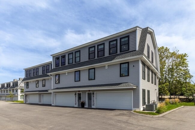 Building Photo - 28 Little Bay Dr