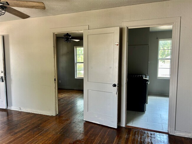 Building Photo - 605 E Hunnicutt St