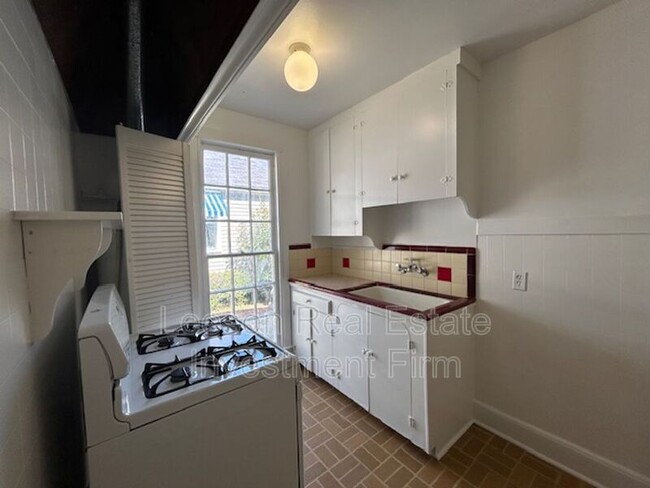 Building Photo - 3429 Beverly Pl