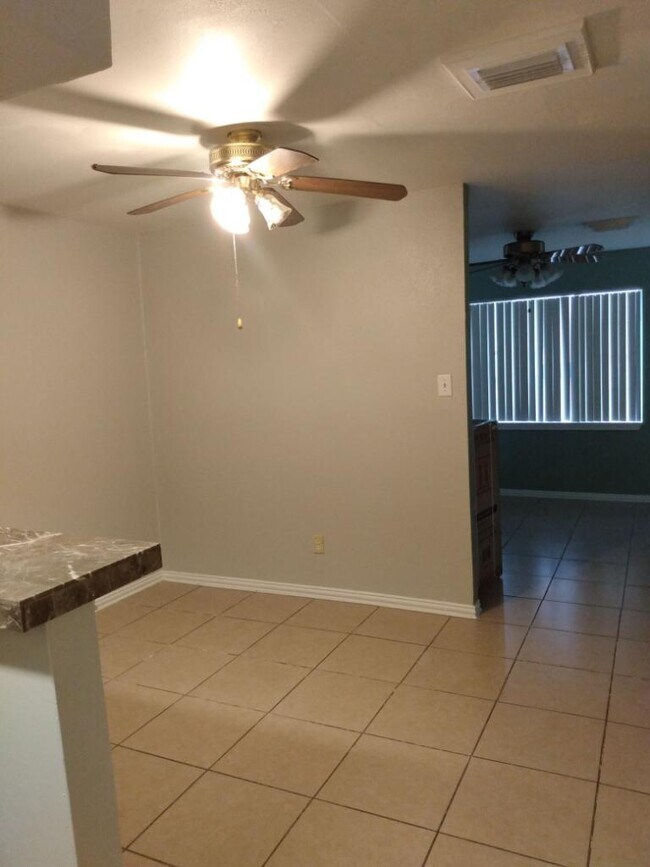 Building Photo - 4410 Nicholini St