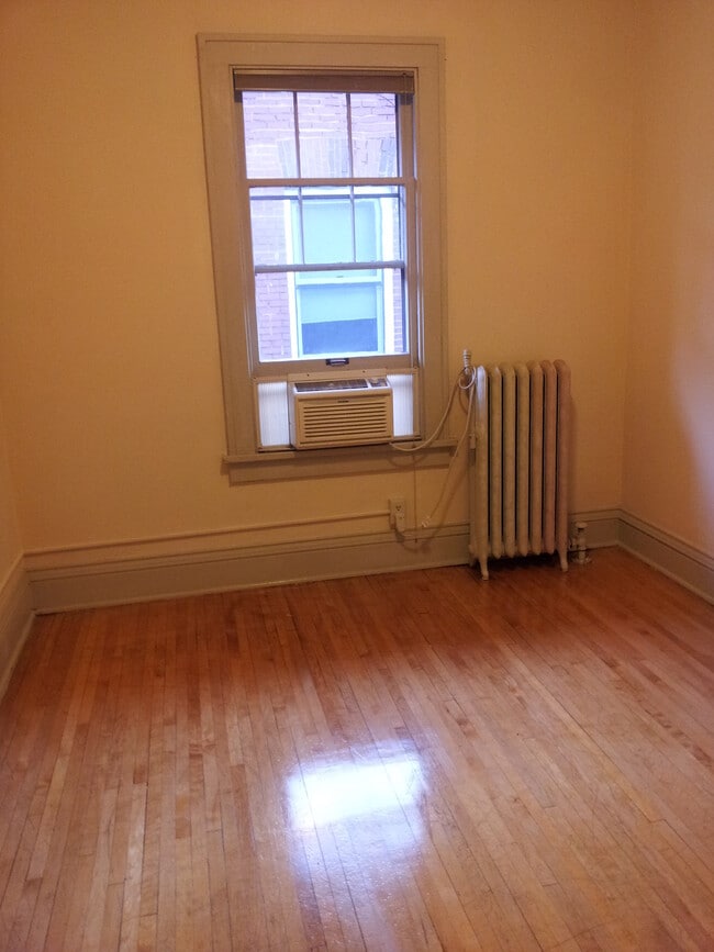 Building Photo - 2106 Garfield Ave
