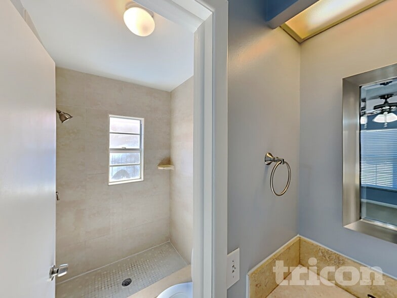 Building Photo - 8206 Clermont St