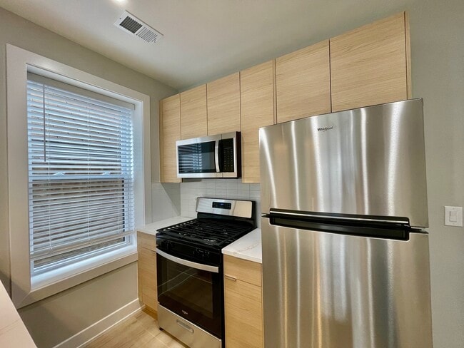 Building Photo - 2238 W 24th St