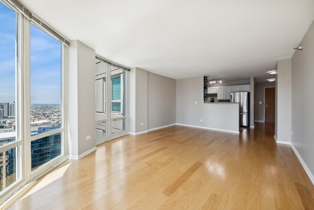 Building Photo - 345 N La Salle Dr