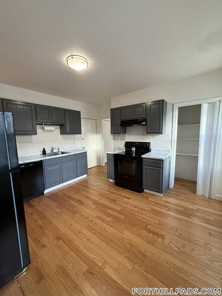 Building Photo - 155 Centre St