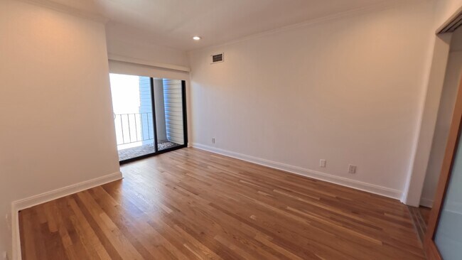 Building Photo - 5003 Diamond Heights Blvd