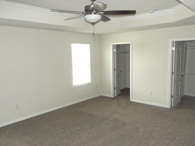 Building Photo - Spacious family home - 4 bedroom, 2.5 bath