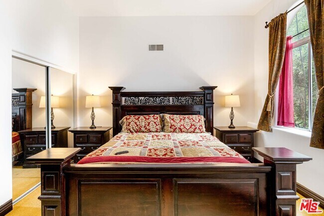 Building Photo - 3030 Passmore Dr