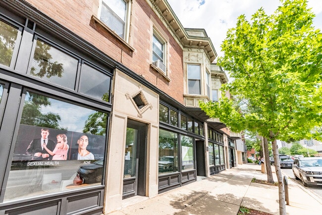 Primary Photo - 320 Lake St