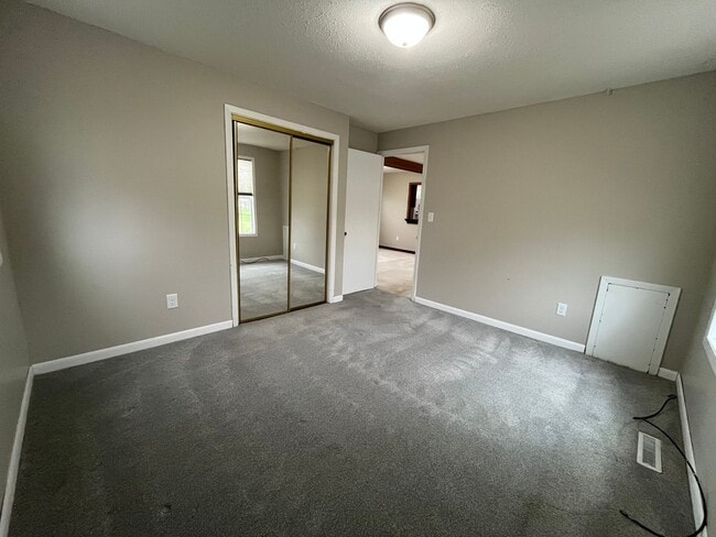 Building Photo - 4 Bed/2 Bath Rental Home with Fenced in Yard!