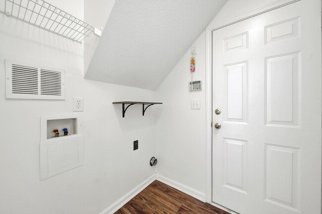 Building Photo - Lovely 4 Bed 2.5 Bath Home in Charlotte!