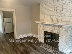 Building Photo - 2108 Walnut St