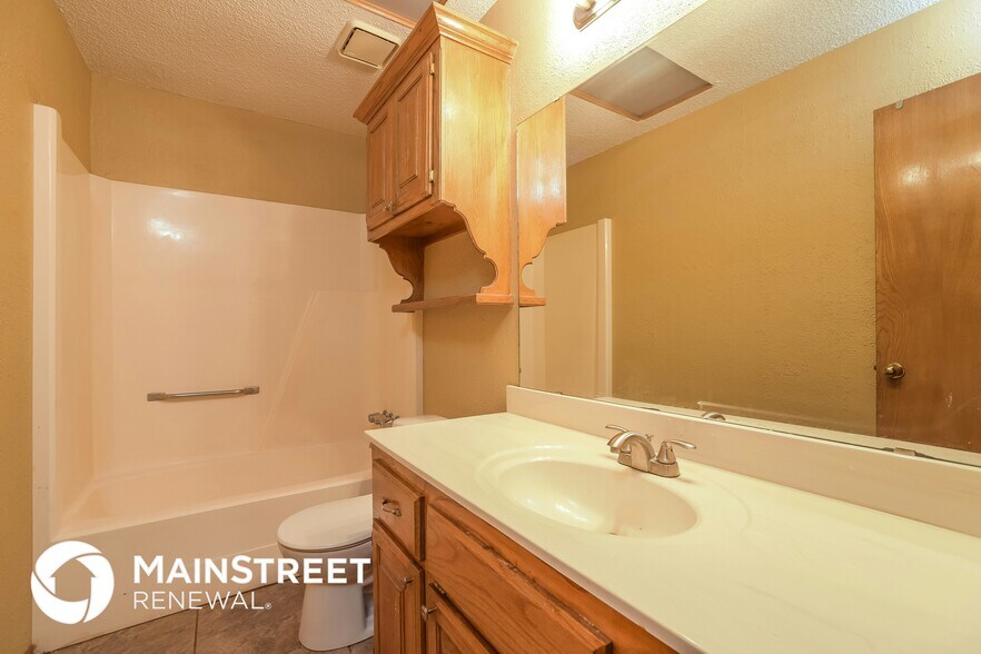 Building Photo - 2713 Amber St