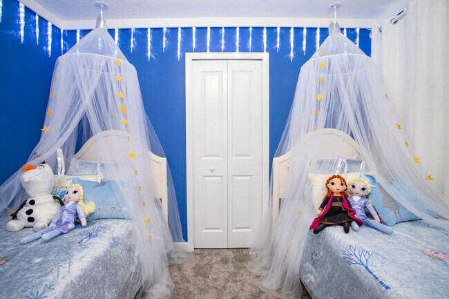 Building Photo - 2713 Bookmark Dr