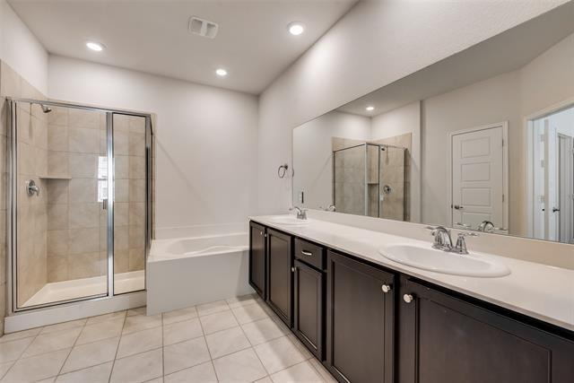 Building Photo - 2405 Siskiyou St