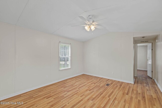 Building Photo - 119 Starwood Cir