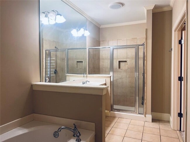 Building Photo - 144 W Ridge Way