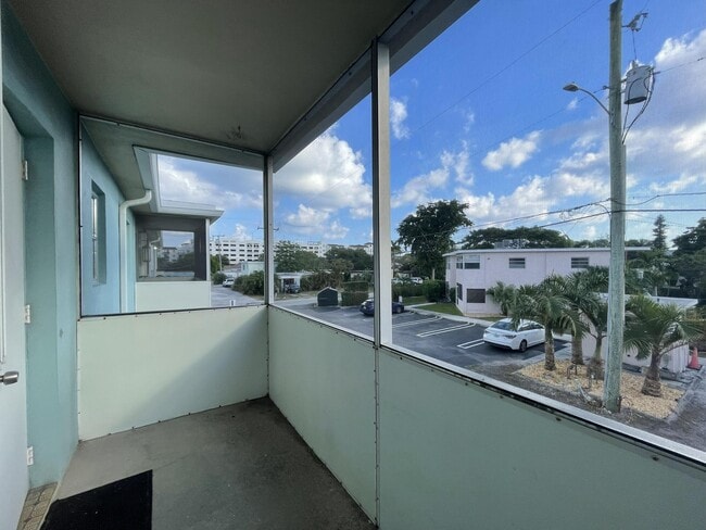 Building Photo - 306 E Ocean Ave