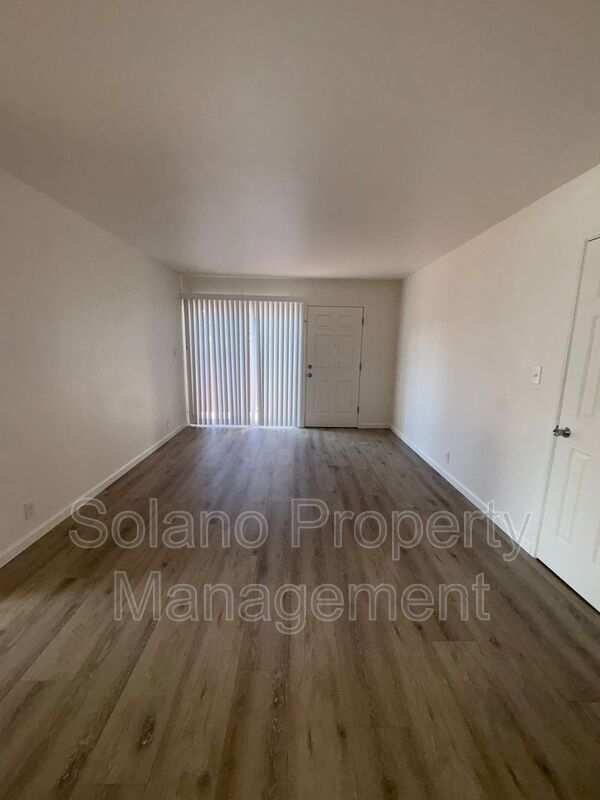 Building Photo - 741 Alamo Dr