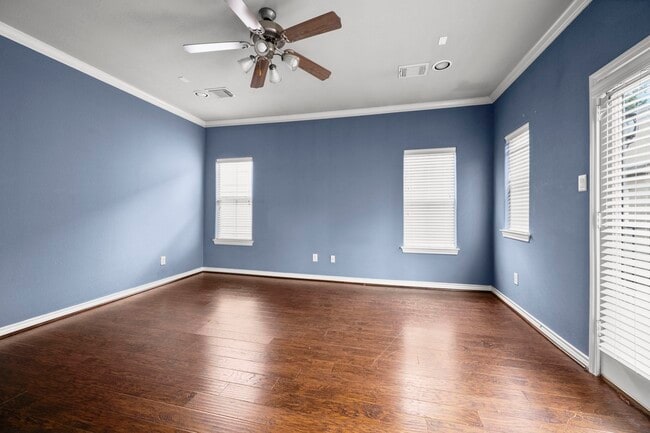 Building Photo - 5405 Kansas St