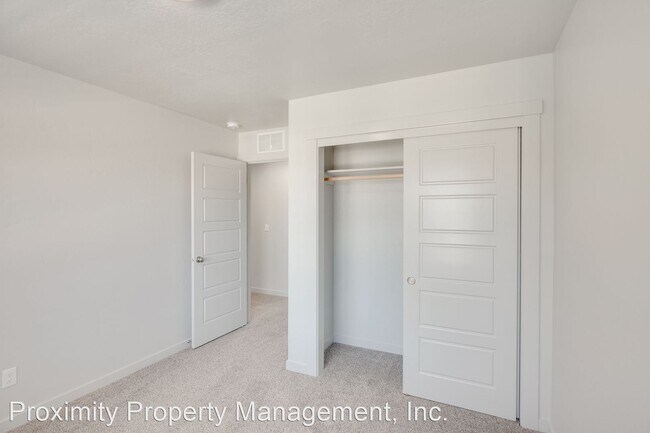 Building Photo - 3 br, 2.5 bath House - 11218 W. Knightsbri...