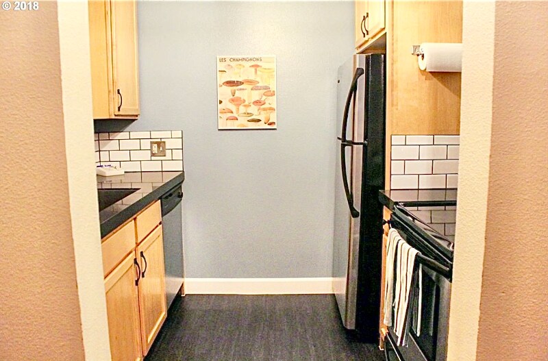 Building Photo - 9333 N Lombard St