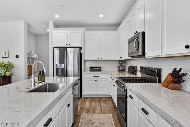 Building Photo - 10662 Carnes Ave