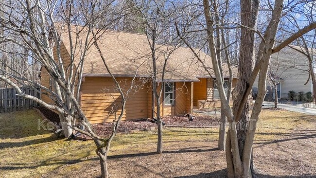 Building Photo - 5110 N Oaks Dr