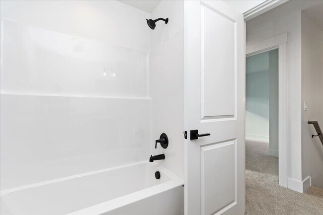 Building Photo - Brand New 3 Bed 2.5 Bath Townhouse With Many Amenities