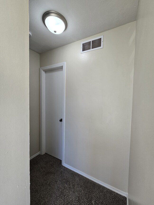 Building Photo - 3824 W Elm St