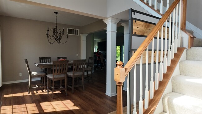 Building Photo - Spacious 4-Bed Gem with Balcony, Vaulted Ceilings, and Attached Garage in Loveland