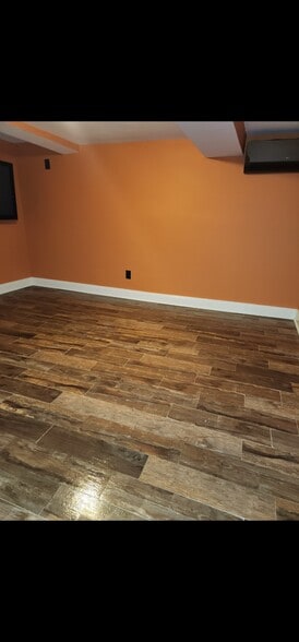 Not wood but porcelain floors - 2 Park Ct