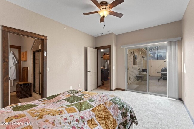 Building Photo - Gated Black Bay Community condo 3 bed 2.5 bath